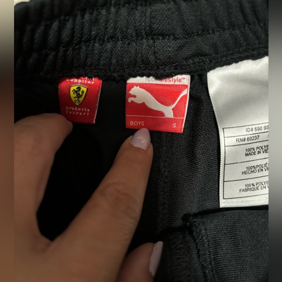 Boys Puma Ferrari black shorts - Picture 3 of 3